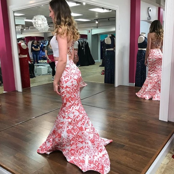 PROM DRESS - Picture 2 of 8